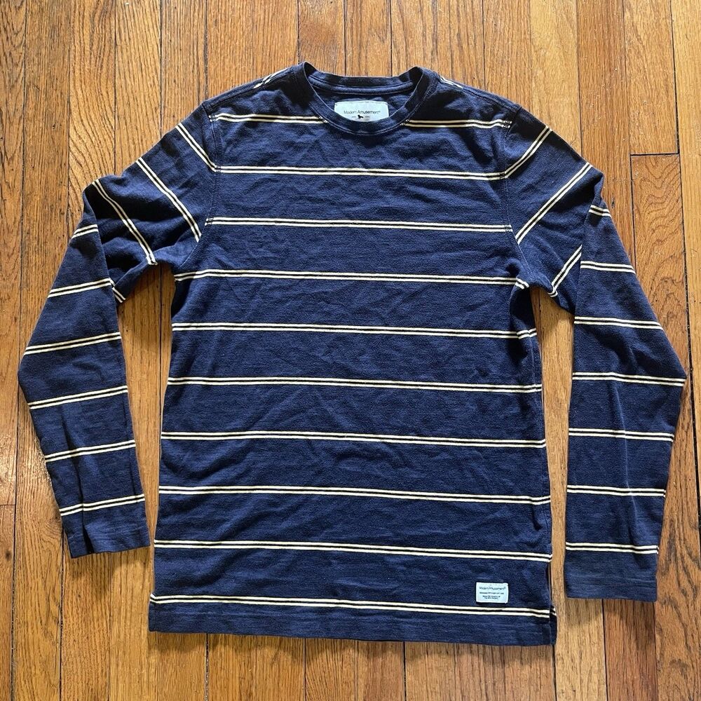 Modern Amusement Mens Long Sleeve Pullover Shirt Size Small
